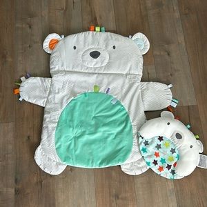 Adorable Bear Play Mat and Pillow Set